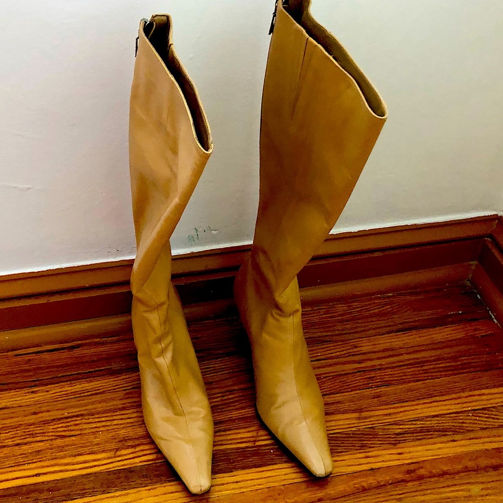 Beautiful leather boots by Arturo